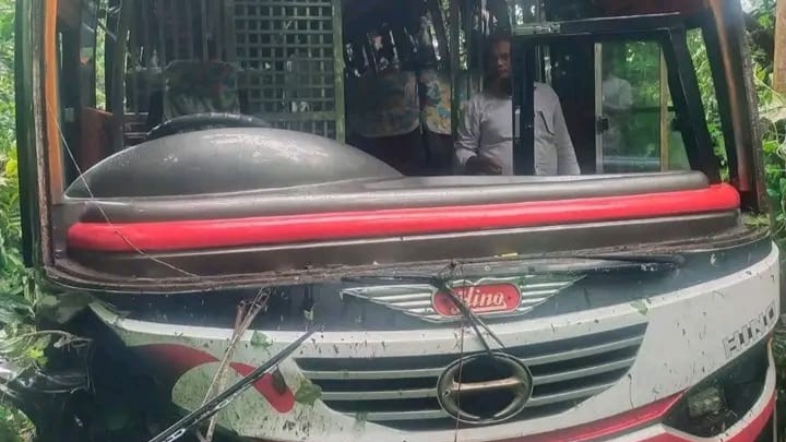 গোপালগঞ্জে বাস-প্রাইভেটকার সংঘর্ষ, নিহত ৩